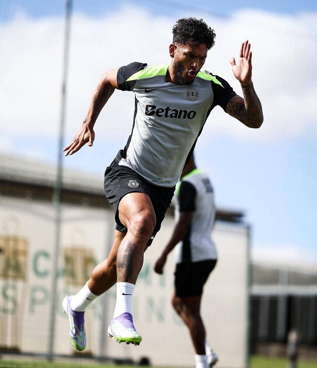 关于今晨德甲焦点战，波尔图造点机会，气氛紧张，轮换策略成焦点的信息-开云体育官网